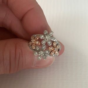 Two tone flower ring